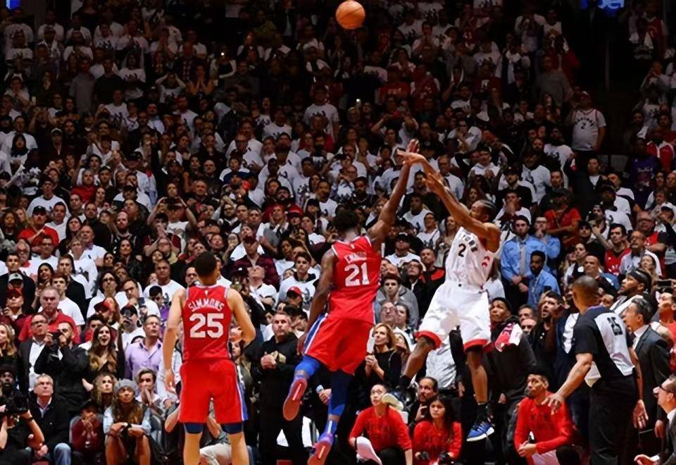 曼联发布备战花絮，今夜篮板制胜，CBA季后赛任务艰巨，年轻球员得到机会的简单介绍