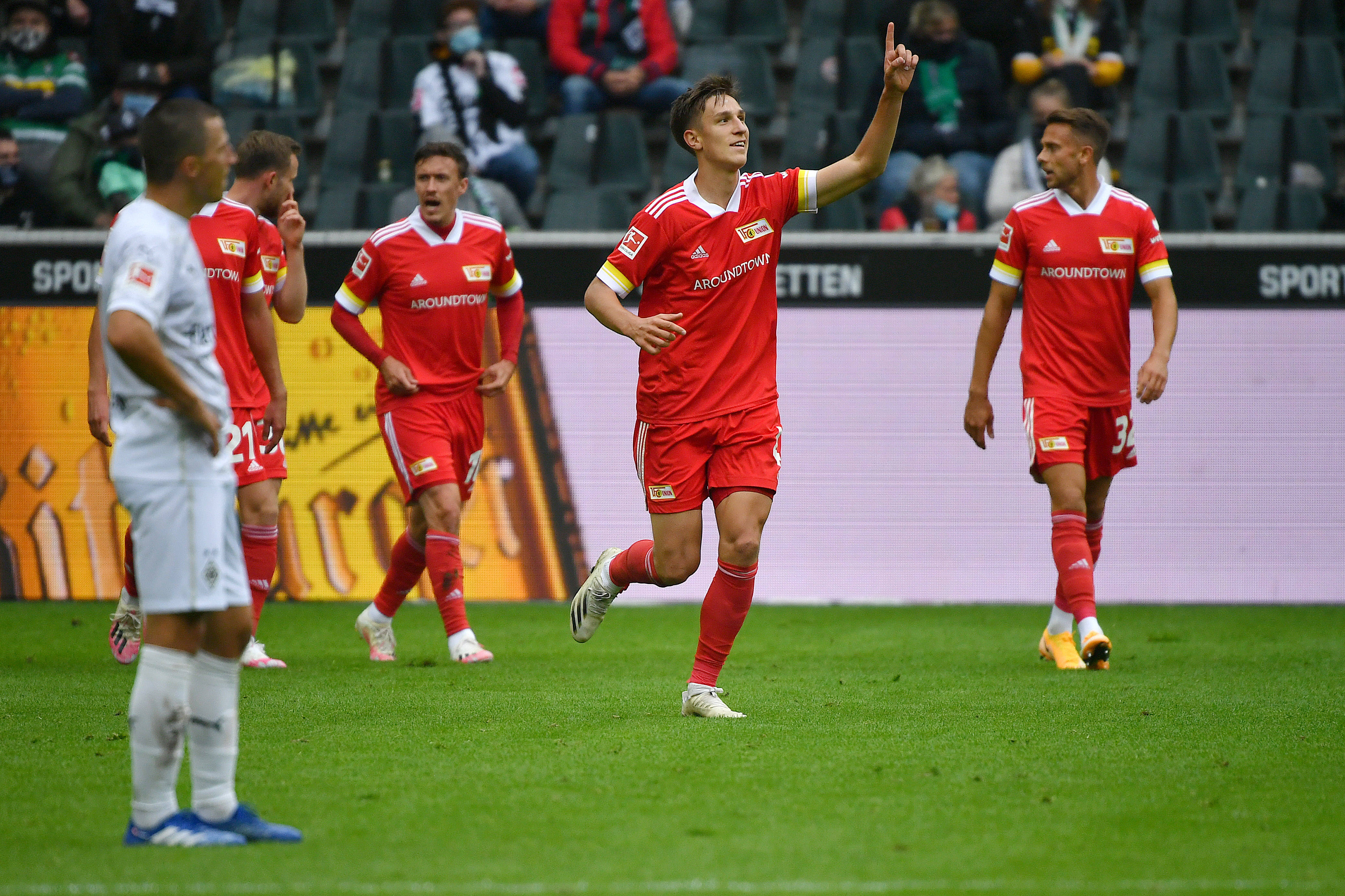 开云体育app-门兴格拉德巴赫发布备战花絮，转会期临场应变，欧冠任务艰巨，纪律约束更严格的简单介绍